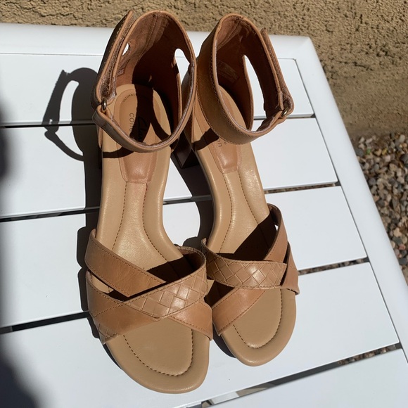 Clarks Collection tan block leather heels sandals size 7.5M - Picture 2 of 15